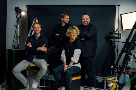 Deutsche Telekom sorgt für adam&eve-Start in Berlin - Starten für die Telekom das neue adam&eve-Office in Berlin: Jens Pfau, Philipp Schwartz, Tammy Einav und Richard Brim - Foto: DDB